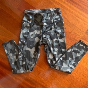 Athleta Lighting Camo 7/8 tight in SuperSonic